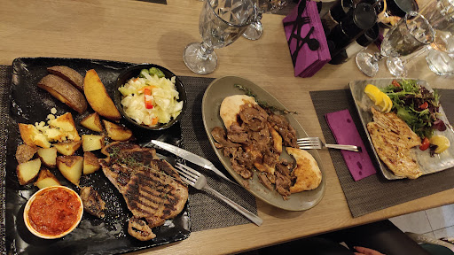 Second Twins bar & dinner