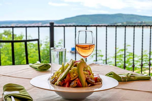 Ресторант и хотел "Чайка" - гр. Бяла