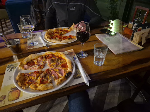 LaRue Bar&Dinner